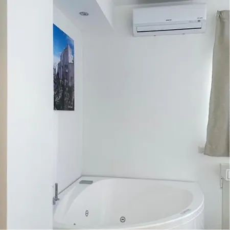 فندق مبيت وإفطار Cala Paura 4*